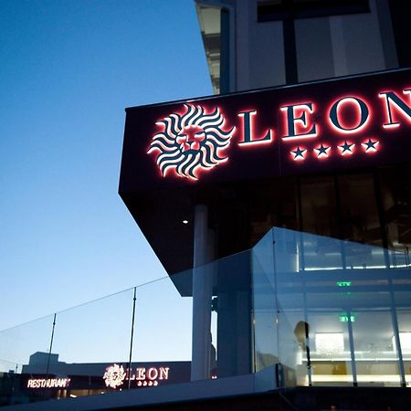 Hotel Leon & Spa Arad Exteriör bild