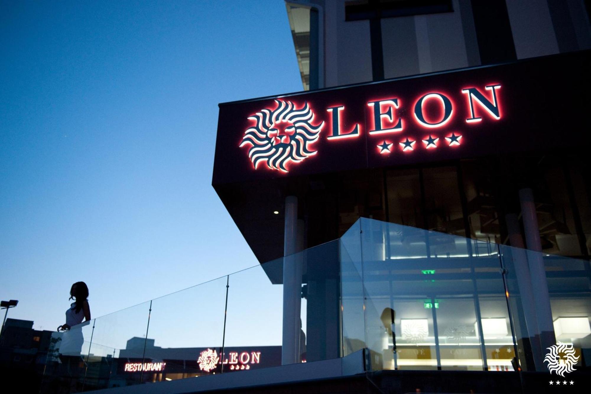 Hotel Leon & Spa Arad Exteriör bild