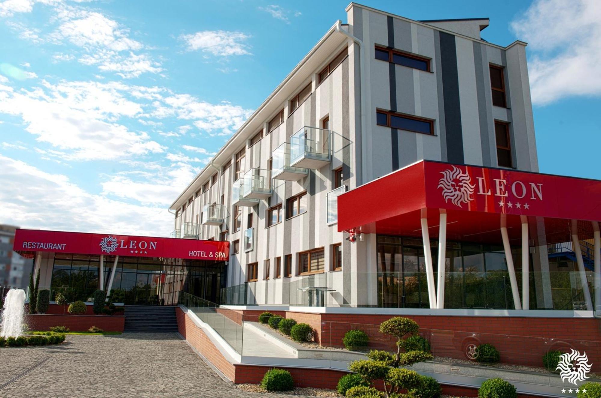 Hotel Leon & Spa Arad Exteriör bild