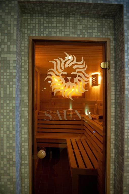 Hotel Leon & Spa Arad Exteriör bild