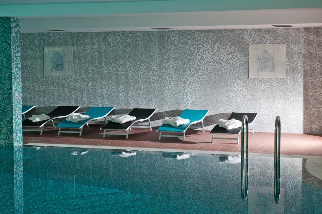 Hotel Leon & Spa Arad Exteriör bild