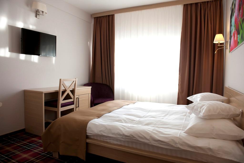 Hotel Leon & Spa Arad Rum bild