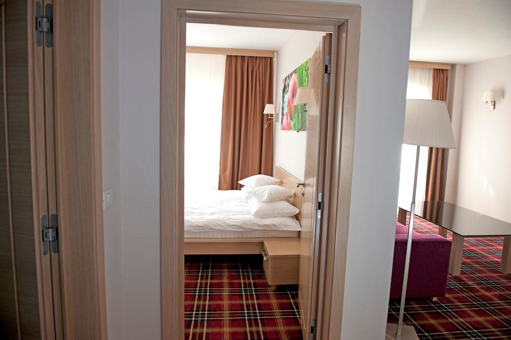 Hotel Leon & Spa Arad Rum bild